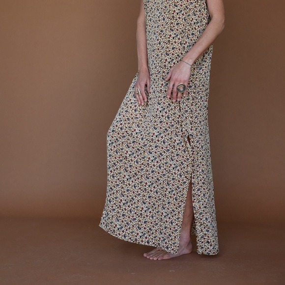 The Cleopatra dress is a stunning and unique piece Handmade with elegance ♻️ - Picture 6 of 6